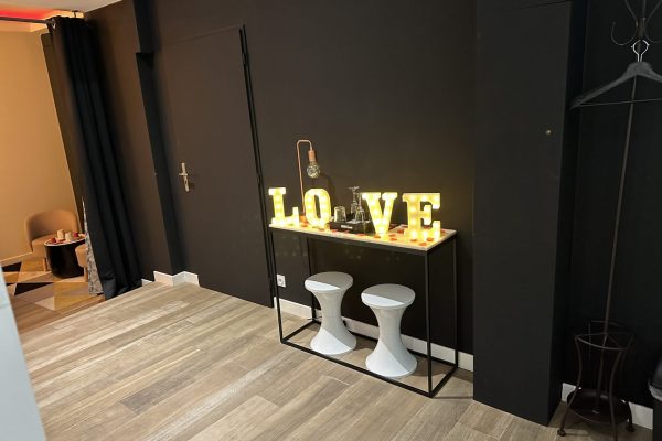 suite-jacuzzi-lyon-love-room-borabora-1