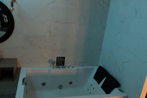 suite-jacuzzi-lyon-love-room-borabora-3