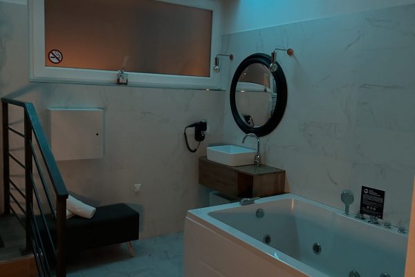 suite-jacuzzi-lyon-love-room-borabora-8